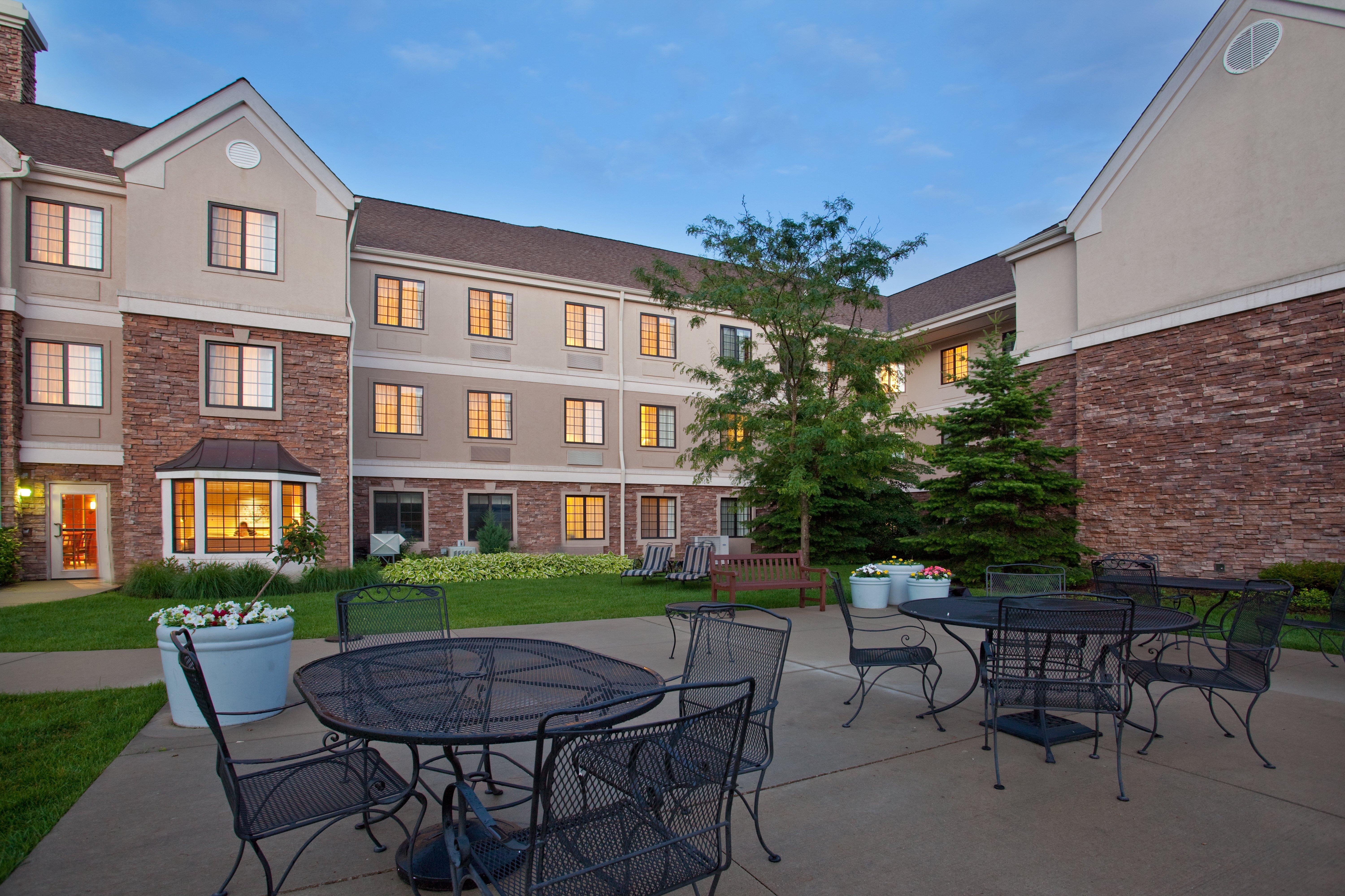 Staybridge Suites Lincolnshire By Ihg Exterior photo